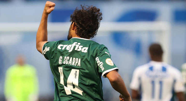 Gustavo Scarpa comemora o gol anotado no empate entre Palmeiras e Avaí pelo Brasileirão