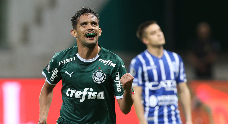 Gustavo Scarpa comemora gol anotado pelo Palmeiras diante de Godoy Cruz na Libertadores