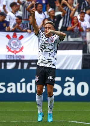 Gustavo Silva comemora único gol na vitória contra o RB Bragantino