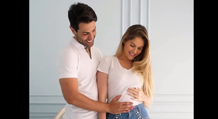 Gustavo Theodoro e Bárbara Evans anunciam gravidez