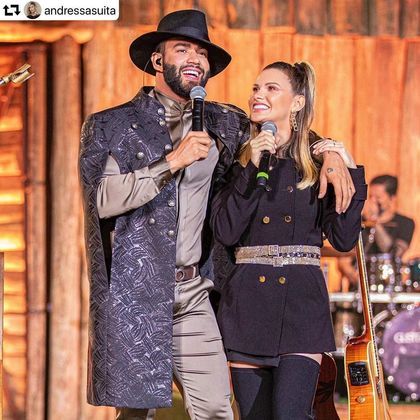 Meses depois, em junho do ano passado, o sertanejo e Andressa Suita protagonizaram momentos de romance durante uma live. De rostos colados, os dois cantaram um trecho da música Investe Em Mim, de Jonas Esticado. 