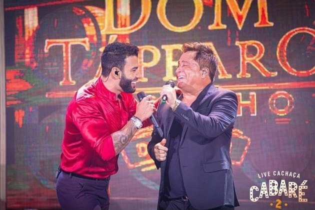 Gusttavo Lima e Leonardo apresentaram o show Cabaré, no dia 3 de abril de 2021. A live foi transmitida nos canais dos dois no YouTube. O show, que até então era realizado com Leonardo e Eduardo Costa, acabou recebendo outros nomes da música após rompimento entre os artistas