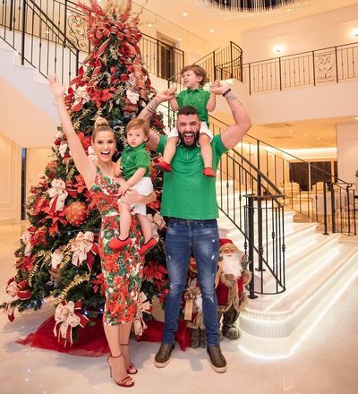 Gusttavo Lima mora com a mulher, Andressa Suita, e os dois filhos, Gabriel, de 3 anos, e Samuel, de 2 anos. O música e a modelo estão juntos desde 2015 