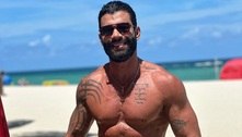 Gusttavo Lima posa sem camisa e leva 'bronca' de Andressa Suita: 'É só eu sair que começa'
