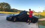 Em um passado não muito distante, Gusttavo foi fotografado com uma Lamborghini Aventador 2018, avaliada em nada menos que R$ 4,3 milhões