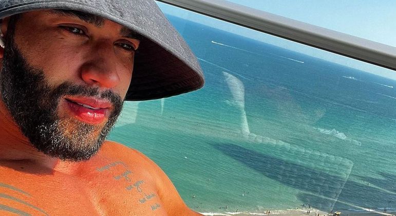 Gusttavo Lima arranca elogios nas redes sociais ao posar sem camisa em Miami