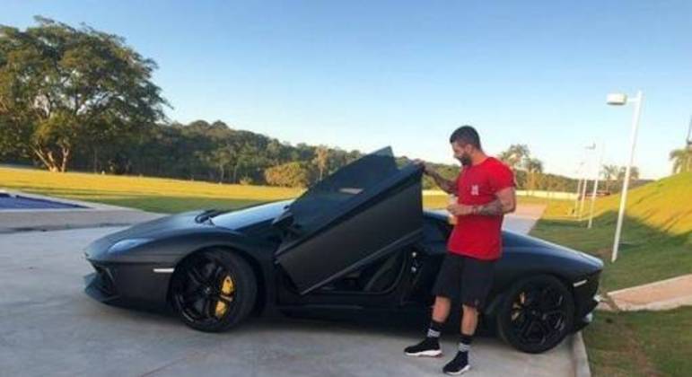 Gusttavo Lima e sua supermáquina