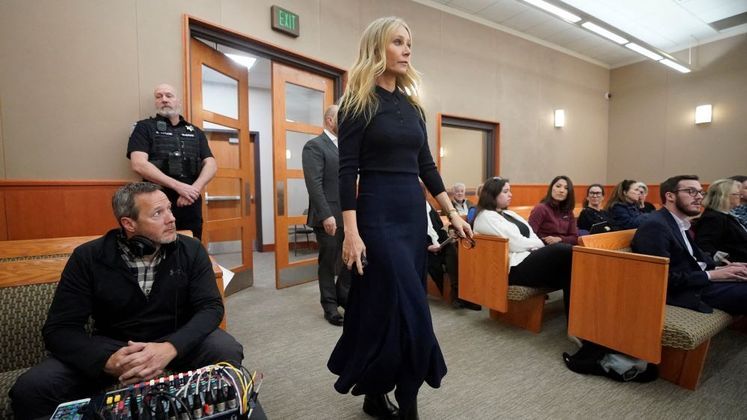 Gwyneth entra na Corte como quem faz um desfile de moda