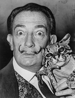 Há 32 anos, em 23/1/1989, a Espanha e o mundo perdiam um dos artistas mais geniais da história: Salvador Dalí .  Ele tinha 84 anos. 