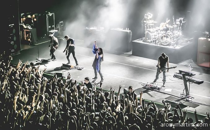 Há cinco anos, o Evanescence fez um show no Vivo Rio que deixou os fãs eufóricos. O local fica no Aterro do Flamengo. Foram cerca de 5 mil presentes, mas que fizeram muito barulho. 