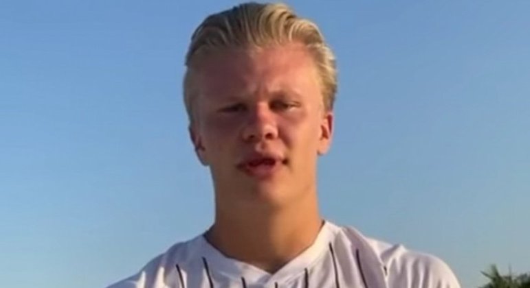 Antes disso, em vídeo inesperado no Instagram, Haaland publicou um vídeo por conta do seu aniversário de 20 anos e nele vestia o manto do Corinthians, enlouquecendo a Fiel torcida