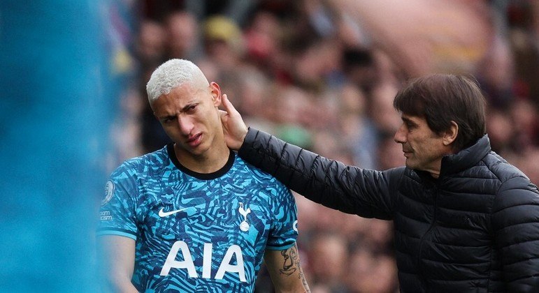 Richarlison foi convocado, mas sofreu lesão em jogo do Tottenham