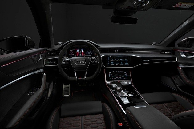 Segundo o periódico britânico, Haaland personalizou o carro com o pacote Carbon Black, para deixar a perua com visual escurecido. O preço é avaliado em 120 mil euros, ou R$ 655 mil