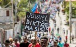 Em fevereiro, milhares de haitianos foram às ruas para protestar contra o presidente Jovenel Moise, que alegava que seu mandato terminaria apenas em 2022, enquanto o Judiciário e o Parlamento insistiam que acabaria em fevereiro deste ano e exigiam a realização de eleiçõesEntenda os motivos históricos da crise política e econômica no Haiti