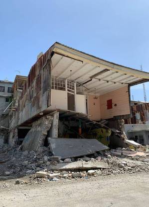 Sobrado em risco eminente de cair em Les Cayes