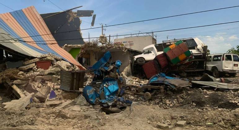 Favela de Martissant ainda com escombros do terremoto que atingiu Porto Príncipe em 2010
