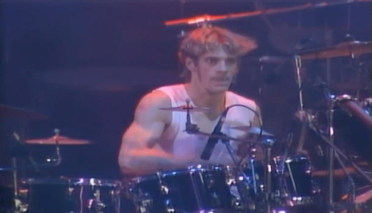 Hall da Fama do Rock and Roll, Stewart Copeland se destacou nos anos 70 e 80 na bateria da banda The Police. 