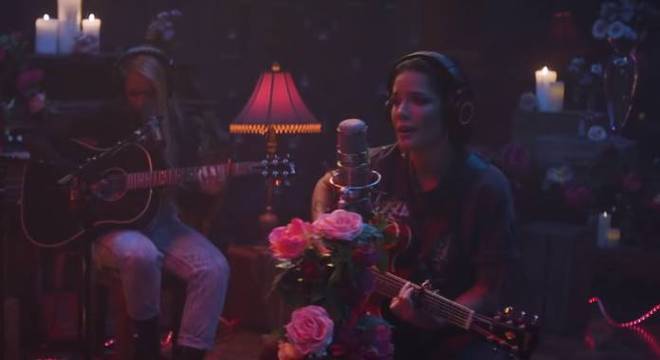 Halsey lança vídeo adorável para versão acústica de “Graveyard”; veja