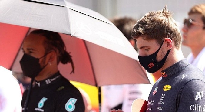 'Muito decepcionado por ter terminado assim', disse Verstappen