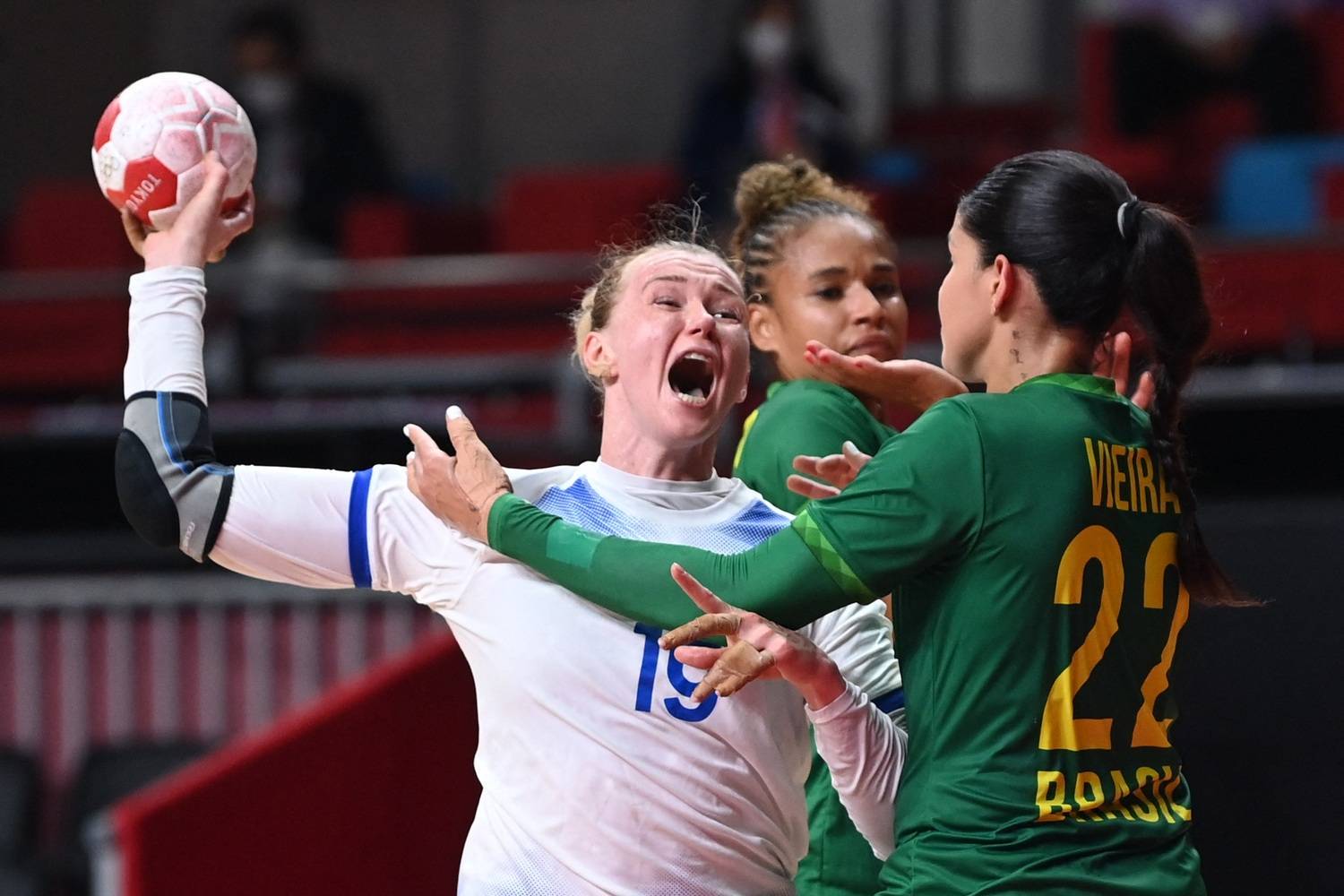 Brasil joga bem e empata com as russas no handebol feminino