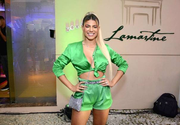 A influenciadora Hariany Almeida usou um conjunto verde no evento
