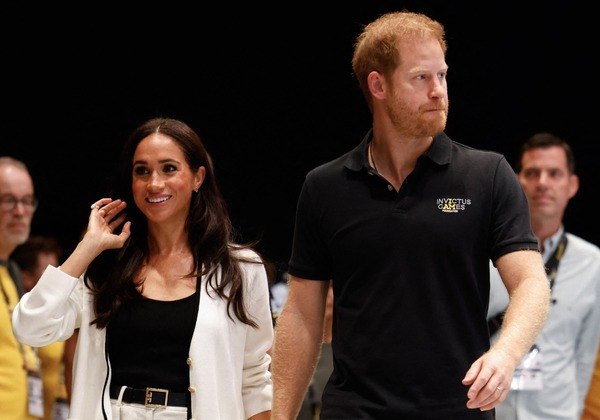 Em meio a rumores de crise no casamento, Harry e Meghan são vistos em clima de romance nos Jogos Invictus, evento multiesportivo internacional que acontece em Düsseldorf, na Alemanha, entre 9 e 16 de setembro