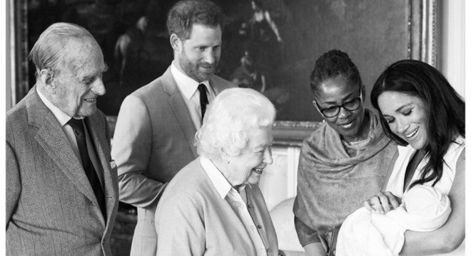 Rainha Elizabeth 2Âª conheceu o oitavo bisneto nesta quarta-feira