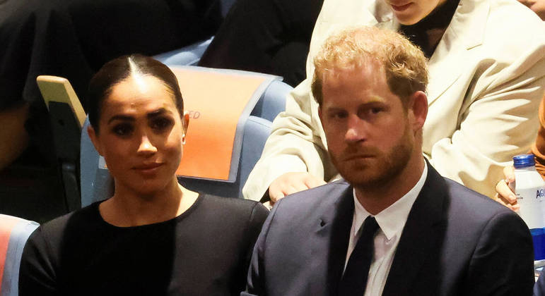Harry e Meghan estão cada vez mais afastados da família real britânica
