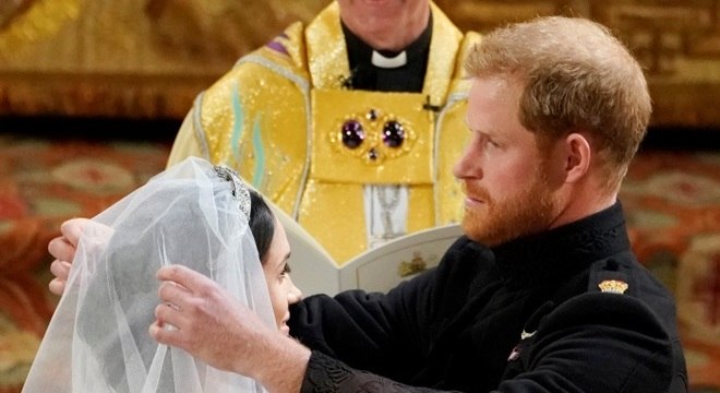 Meghan e Harry são oficialmente marido e mulher