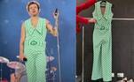 Para o show em Dublin, na Irlanda, Harry utilizou um look monocromático verde. O cantor usou calça, cinto e colete no mesmo design