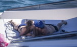 O cantor e a atriz foram fotografados aos beijos durante um passeio de barco na região da Toscana