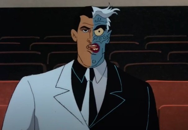 Harvey Dent, o Duas-Caras, é um dos vilões mais icônicos do Batman, porém não conseguiria bater de frente com o Superman. Suas qualidade estão mais envolvidas com o crime e liderança de gangues. 