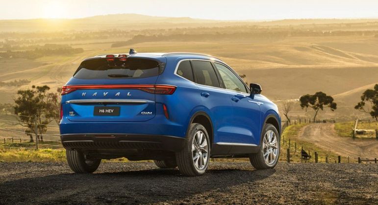 Traseira traz um grande farol, o que confere elegância ao SUV