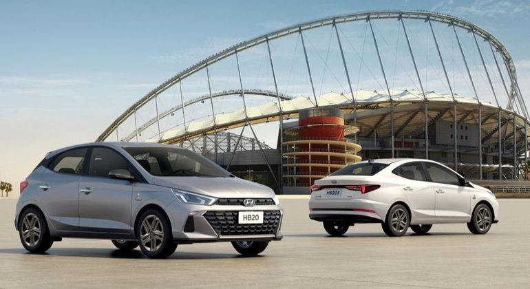 Modelos hatch e sedã serão oferecidos nas cores Branco Atlas e Prata Brisk