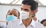 O governador do Pará, Helder Barbalho (MDB-PA), é investigado por suposta fraude na contratação de empresas para fornecer equipamentos hospitalares. Segundo o Ministério Público do Pará, que já pediu o afastamento do mandatário, no fim de março deste ano, a suposta fraude custou quase R$ 8,5 milhões, os quais foram pagos sem licitação e com preço acima do mercado. A gestão do governador afirma que as denúncias do MP têm cunho político e não são verídicas