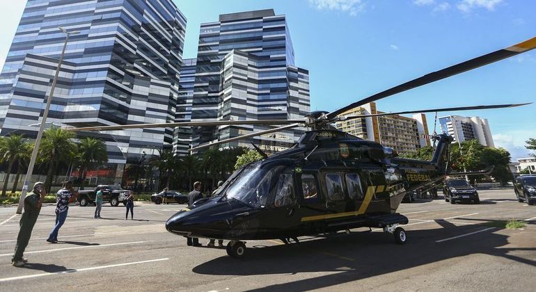 Helicóptero em frente à sede da Polícia Federal, em Brasília