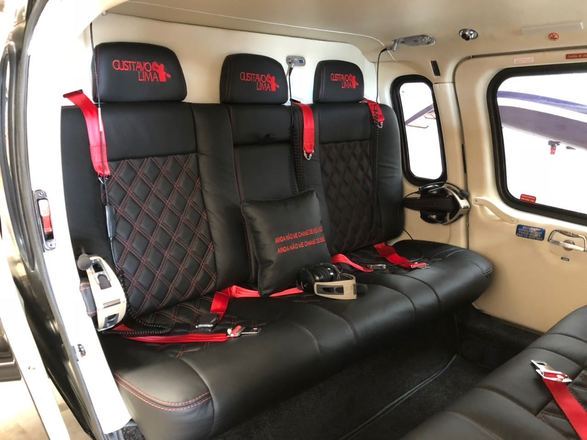 Gusttavo Lima tamb&eacute;m personalizou o estofado dos bancos, que ganhou as cores preto e vermelho&nbsp;