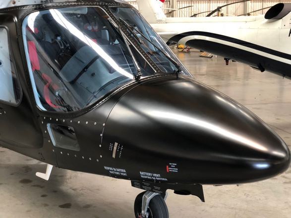 O sertanejo escolheu pintar o helic&oacute;ptero de preto fosco&nbsp;Veja tamb&eacute;m:&nbsp;Kevinho compra carr&atilde;o de R$ 280 mil e mostra mimo nas redes