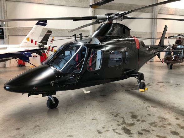 O modelo &eacute; um Agusta 109 Power do ano de 2002. A aeronave foi toda reformada para ficar com a cara do cantor
