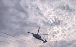 Helicóptero sobrevoa área alagada no Kentucky, Estados Unidos