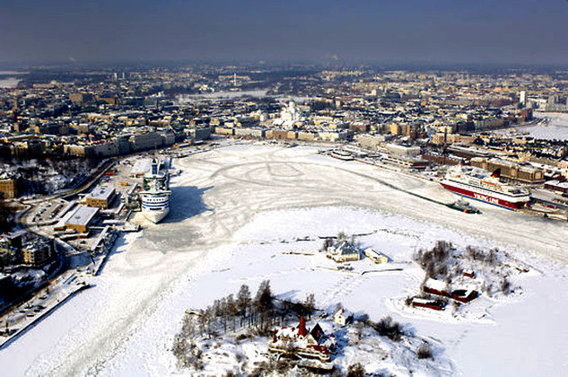 Helsinque (Finlândia) - A capital finlandesa fica numa península no sul do país. Cidade portuária, cujo Mar do Norte congela no inverno. Ocupa 213 km² e tem 631 mil habitantes. Tem verão ameno e inverno com muita neve