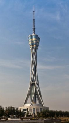 Henan Province Radio & Television Tower - 388 metros - China - Inaugurada em 2011, em Zhengzhou, a torre de telecomunicações conta com vista panorâmica e chama a atenção por sua construção de ferro que lembra caules de árvores. 