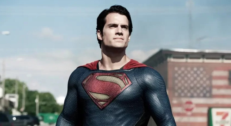 Henry Cavill é o Superman em "Homem de Aço"