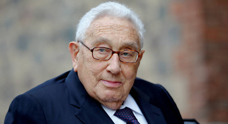 O ex-secretário de Estado dos EUA Henry Kissinger morreu, aos 100 anos, na noite de quarta-feira (29)Kissinger era uma figura controversa na política americana e chegou a ganhar um Prêmio Nobel da Paz pelo seu trabalho na negociação do cessar-fogo na Guerra do Vietnã.