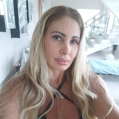 Angela Bismarchi também se meteu em confusão com a herança de seu ex-marido, Ox Bismarchi, assassinado em 2002 com três tiros. A loira foi impedida de ocupar a casa onde morava, em São Conrado, porque o imóvel estava no nome de uma irmã e de dois filhos de casamentos anteriores de Ox