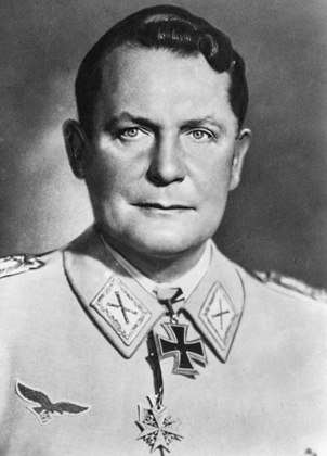 Hermann Goering - Veterano da Primeira Guerra Militar (da qual Hitler também participou), ele assumiu o posto de Ministro da Aviação (1933-1945). Também foi Presidente do Parlamento Alemão (Reichstag), entre 1932 e 1945. E Ministro da Economia da Alemanha (1937/38).