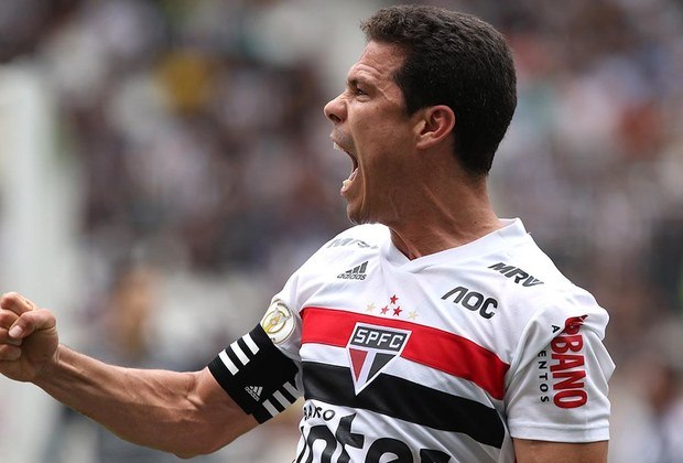 HernanesIdade: 37 anosPosição: Meio-campistaMês da aposentadoria: maioPrincipais clubes: São Paulo, Lazio, Inter de Milão e Juventus