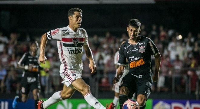 Hernanes perdeu chance clara de gol no empate entre São Paulo e Corinthians