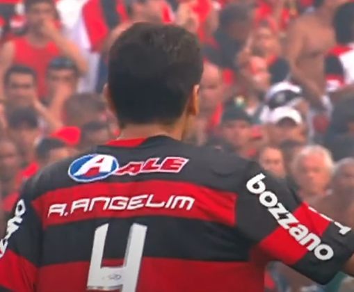 Herói do Flamengo em 2009, quando marcou o gol que garantiu o título brasileiro daquele ano, o ex-zagueiro Ronaldo Angelim lidou com um problema sério antes deste feito. Isso porque ele foi acometido de uma Síndrome Compartimental Aguda e correu riscos de ter a perna amputada. Ele conseguiu evitar essa situação e entrar na história do clube carioca. 