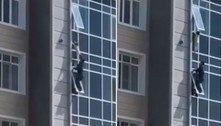 Herói da vida real apara queda de garotinha pendurada em janela do 8º andar de prédio